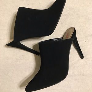 Red Delicious Black Heels